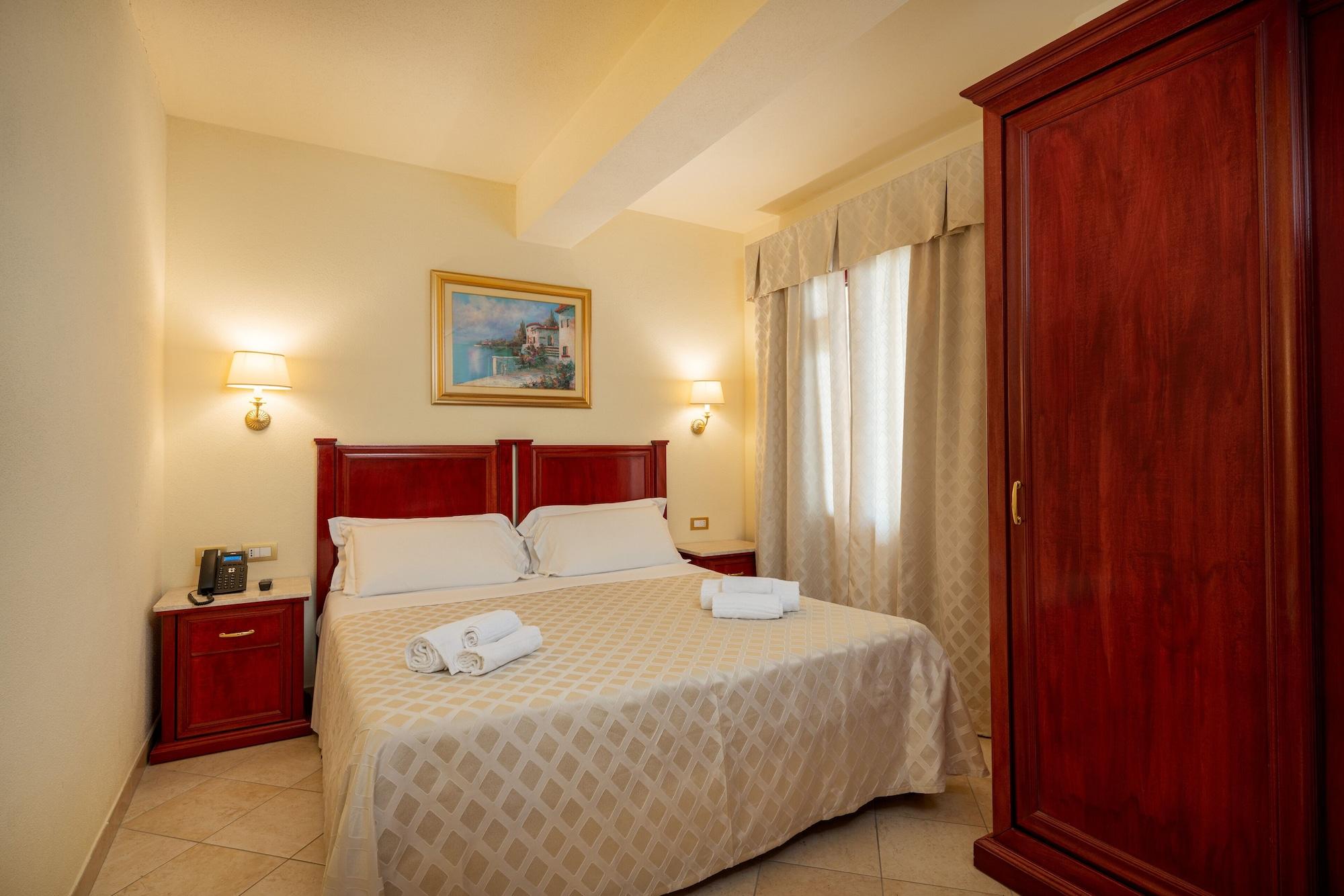 Hotel Regina Elena Olbia Exterior photo