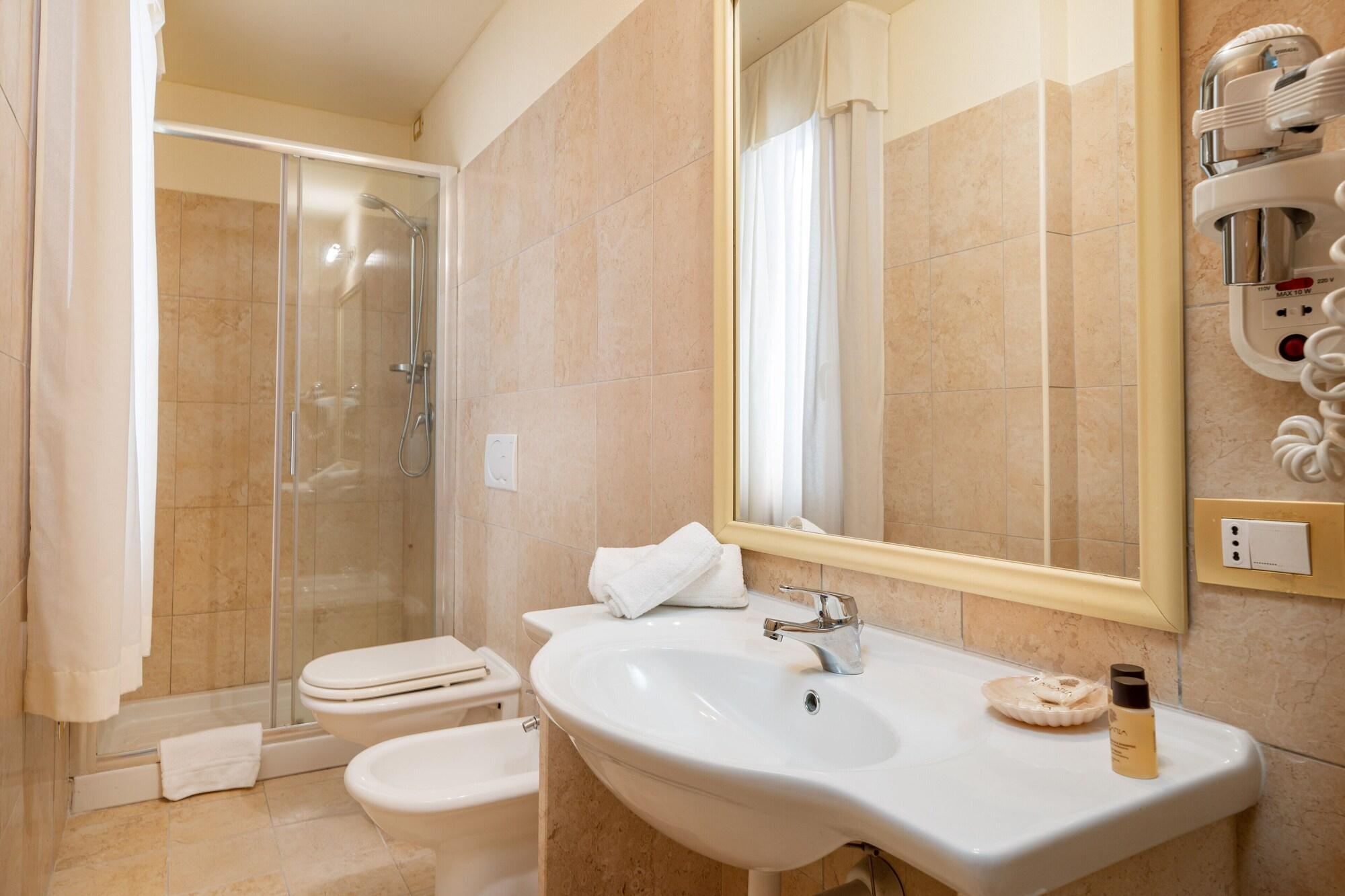 Hotel Regina Elena Olbia Exterior photo