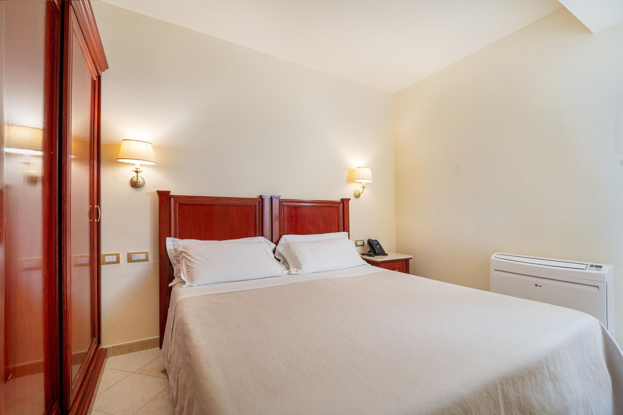 Hotel Regina Elena Olbia Exterior photo