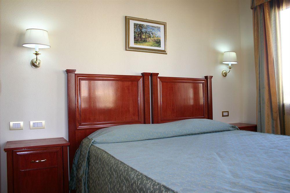 Hotel Regina Elena Olbia Exterior photo