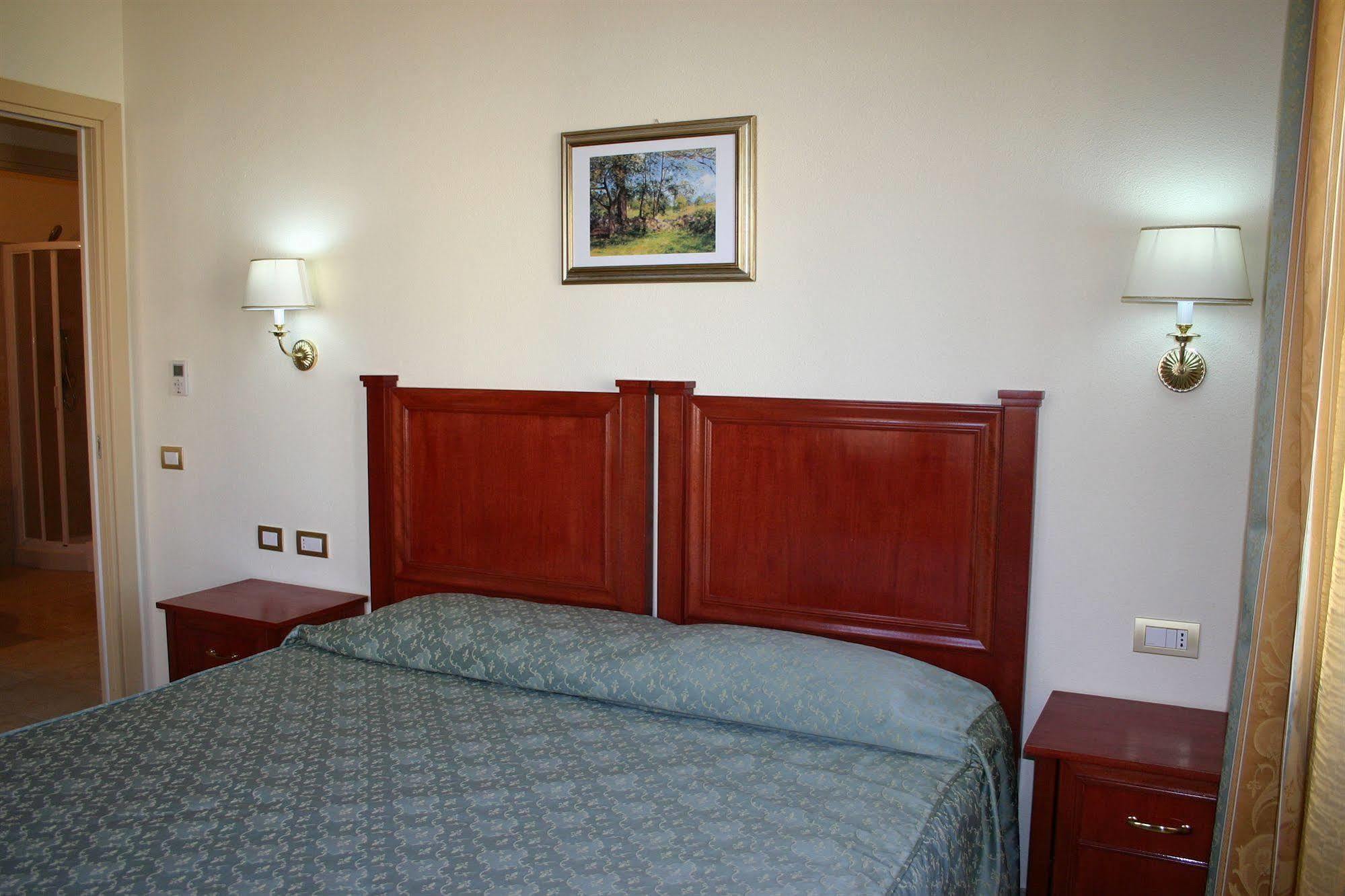 Hotel Regina Elena Olbia Exterior photo